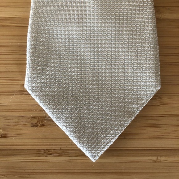 Giorgio Armani Silk Tie In Beautiful Cream! - Picture 6 of 6